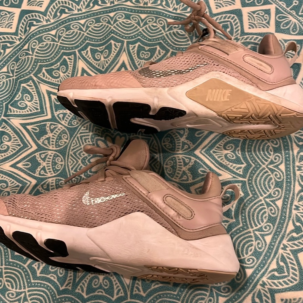 Size 8 Nike running shoes